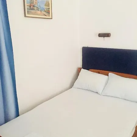Anna Apartmanhotel Aszproválta